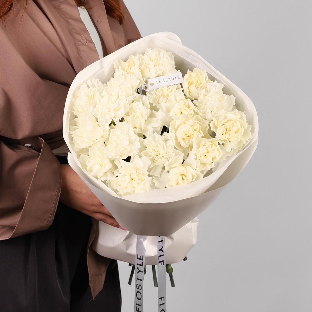 belye diantusy buket 4